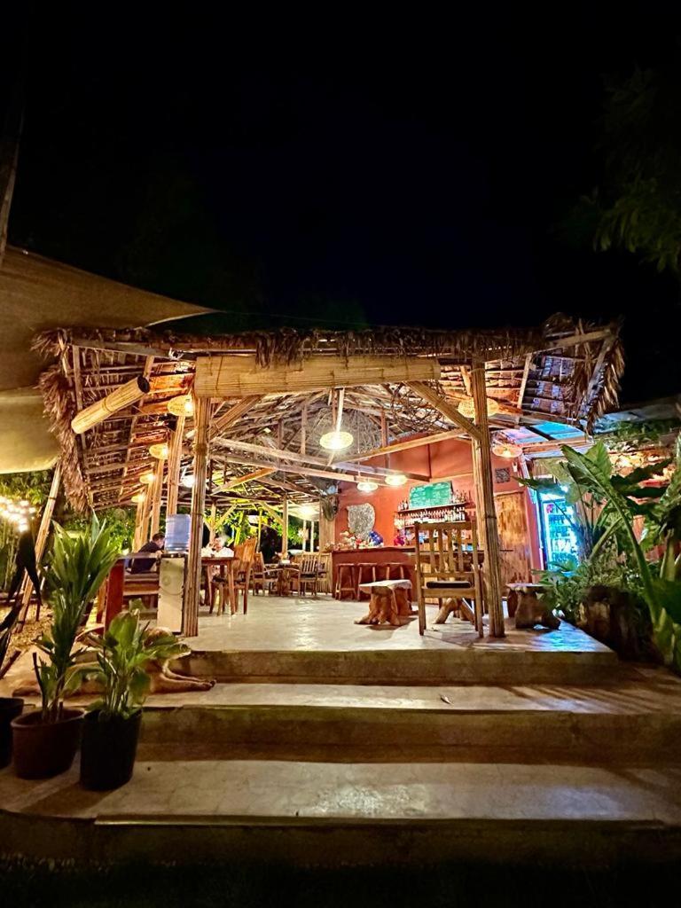 Nakabalo Guesthouse & Restaurant Siquijor Kültér fotó